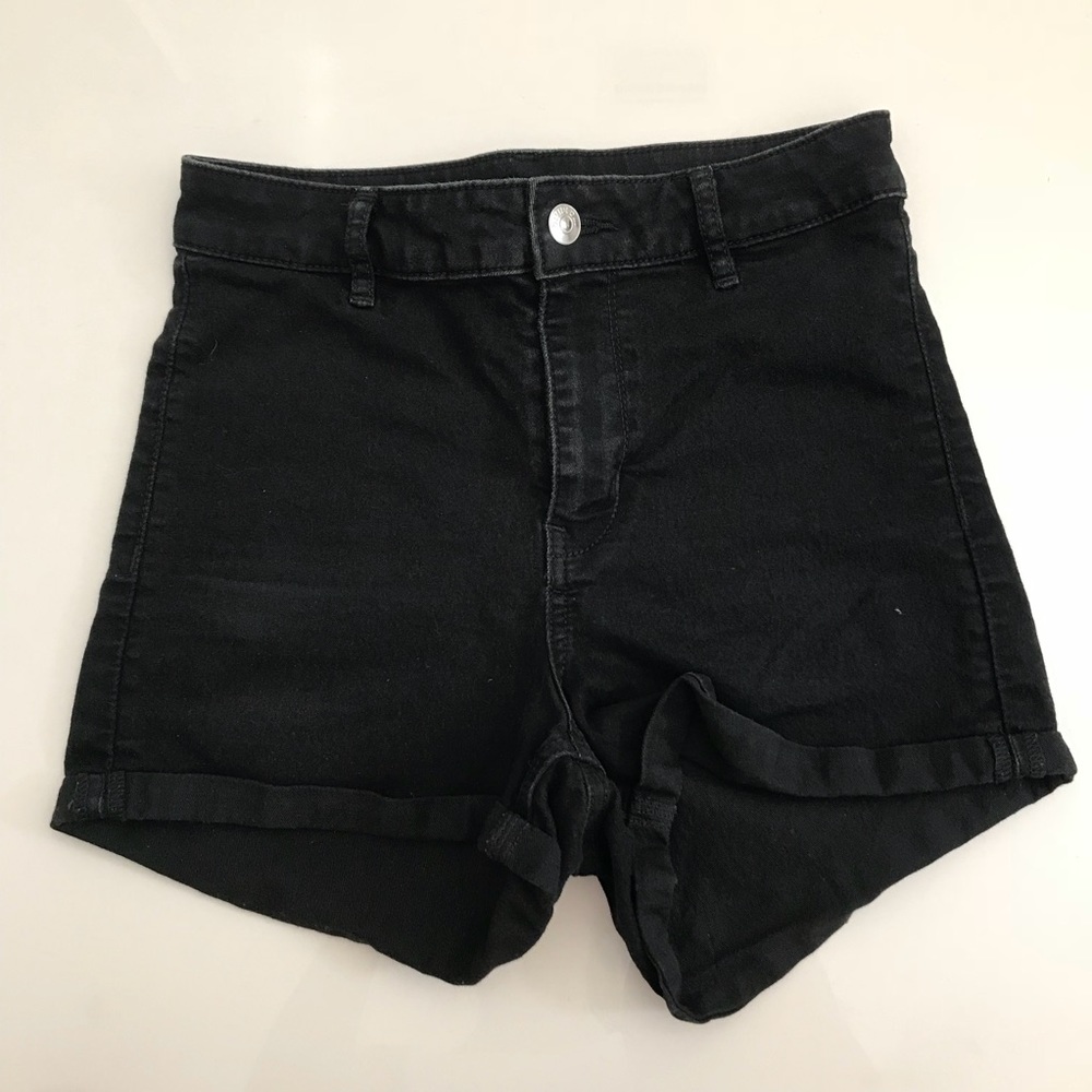 H&M black high waisted shorts size 6